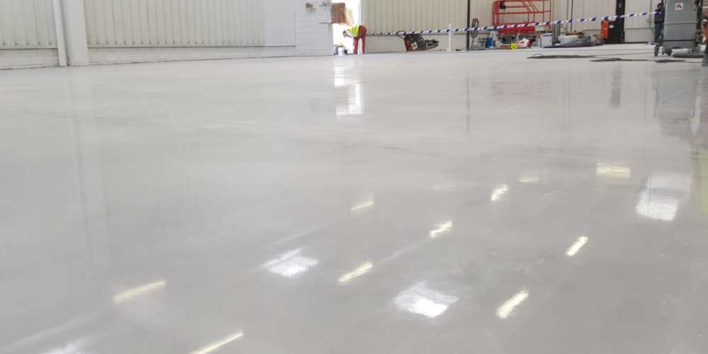 white industrial warehouse floor finished with power trowels